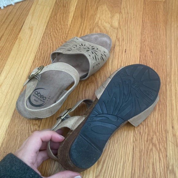 Abeo floral Cut Leather Heel Sandal - Picture 2 of 4